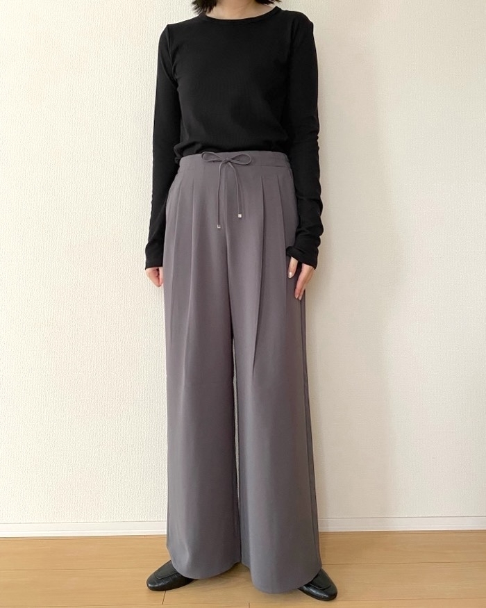 GUの「ドレープワイドパンツZ」