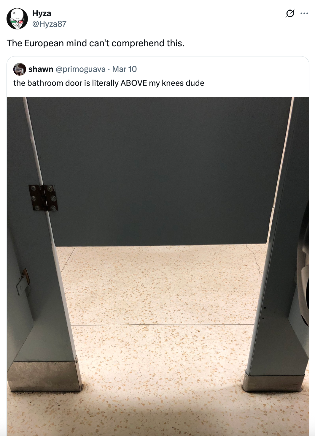 Bathroom stall door with a large gap at the bottom; tweet commentary: "The bathroom door is literally ABOVE my knees dude."