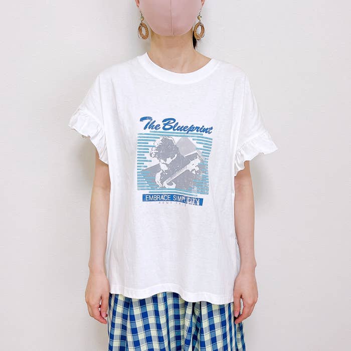 niko and...(ニコアンド)の「アソートフリルグラフィックTシャツ」