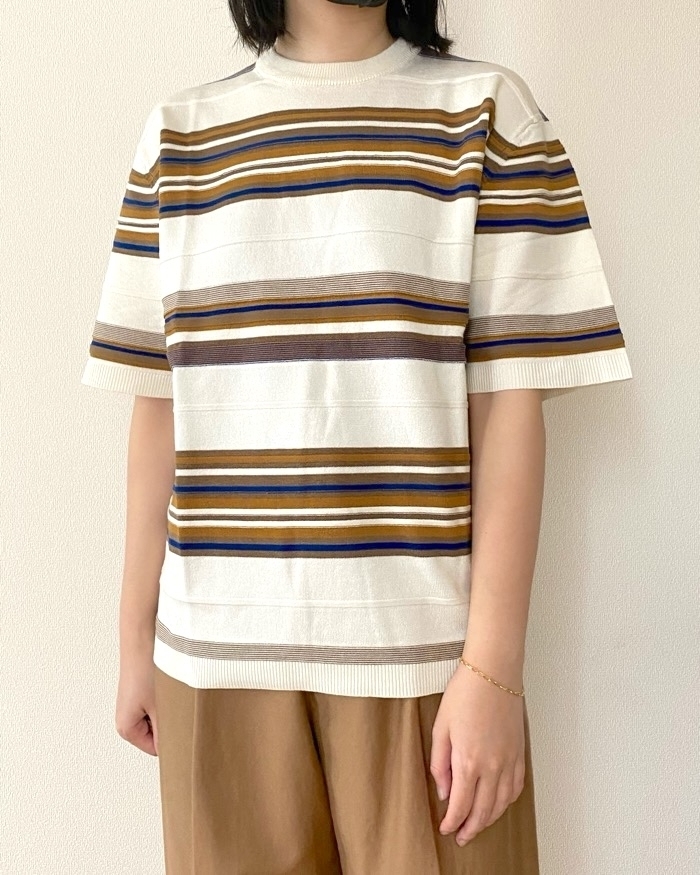 もう普通のTシャツには戻れない…！ニコアンドの「レトロ系トップス