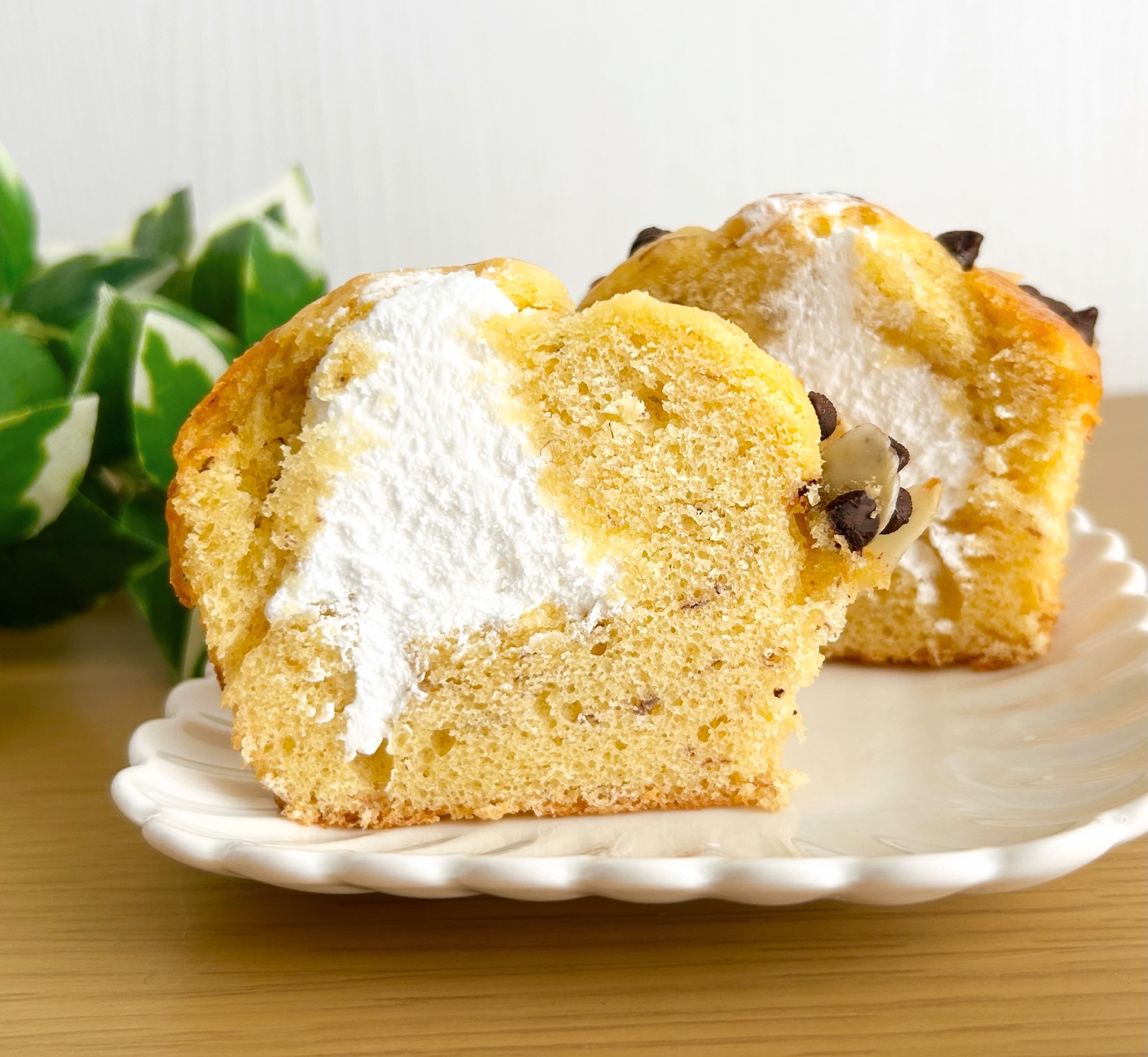 ファミマの「バナナマフィン(ミルクホイップ入り)」