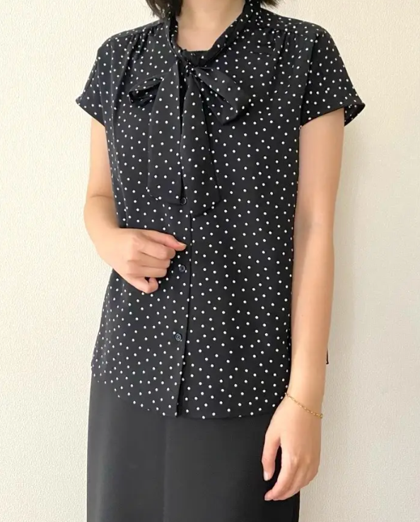 GUの「ボウタイブラウス(半袖)Z+E」