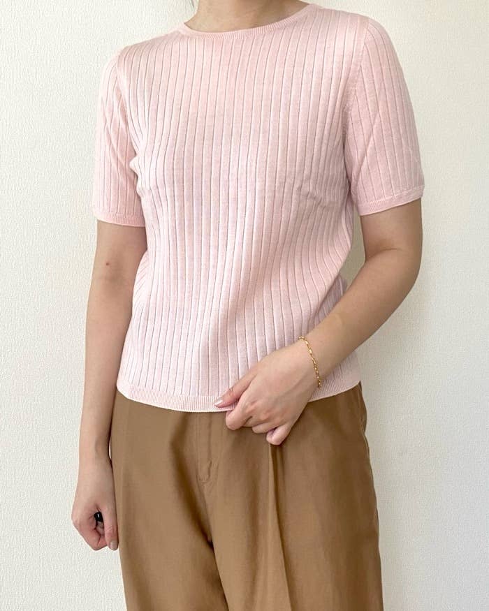 ユニクロの「3Dメリノリブクルーネックセーター5分袖」