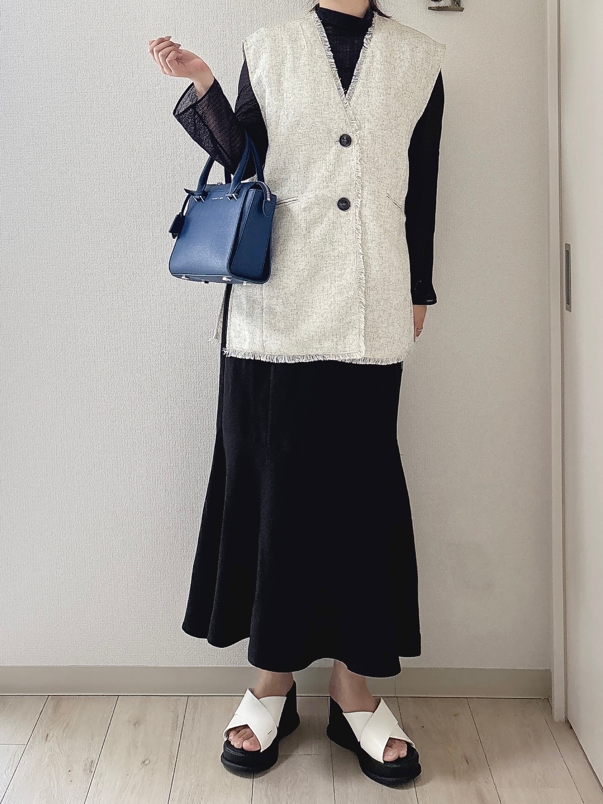 lawgy(ラウジー)で見つけた「メランジミックスフリンジベスト」