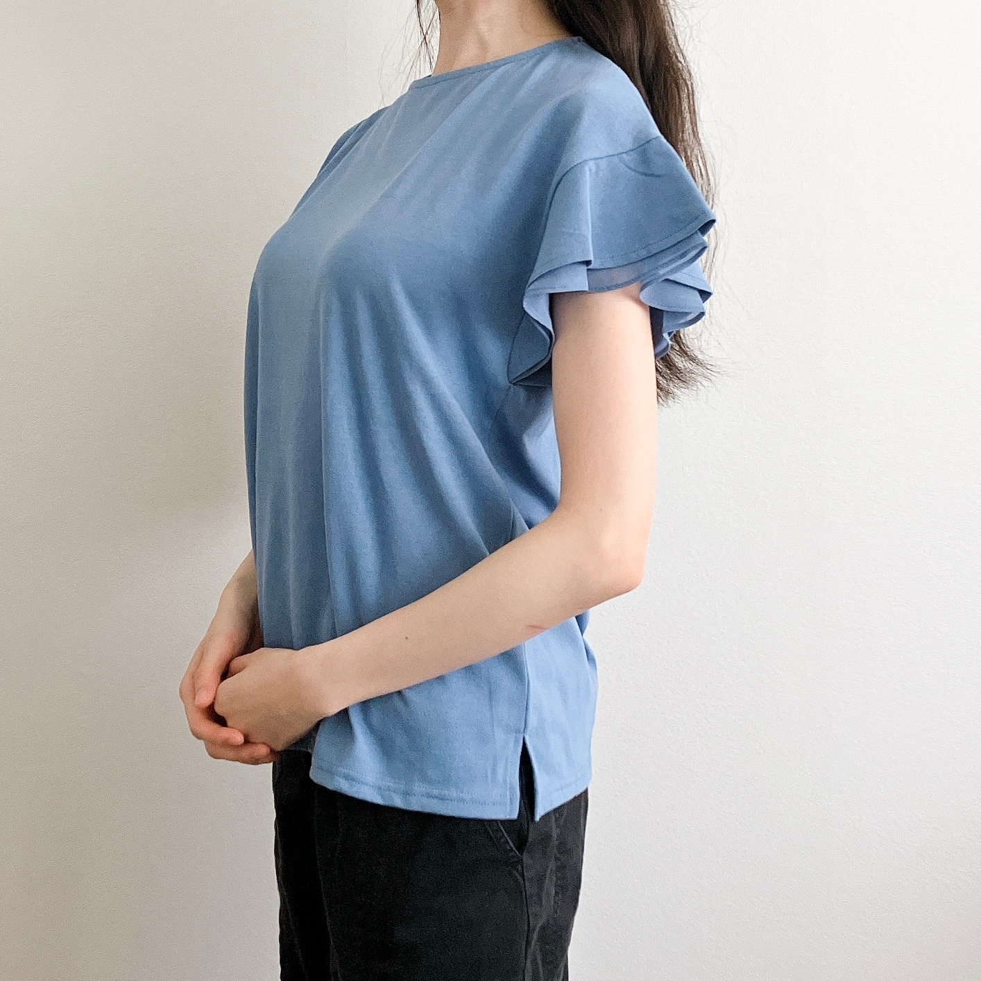 Honeys(ハニーズ)の「フリル袖Tシャツ」