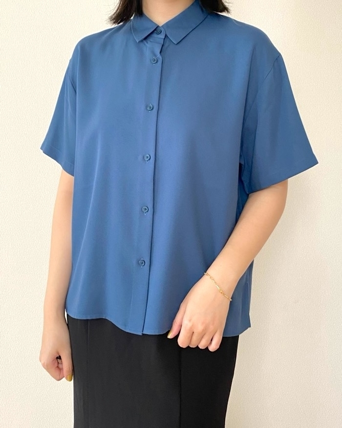 ユニクロの「レーヨンブラウス/半袖」