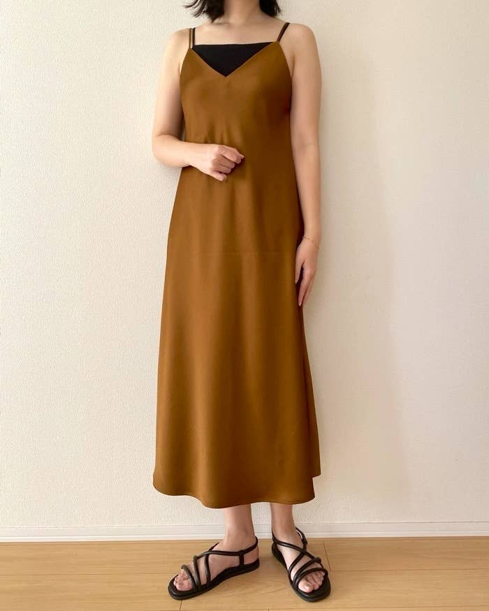ユニクロの「サテンキャミソールワンピース」