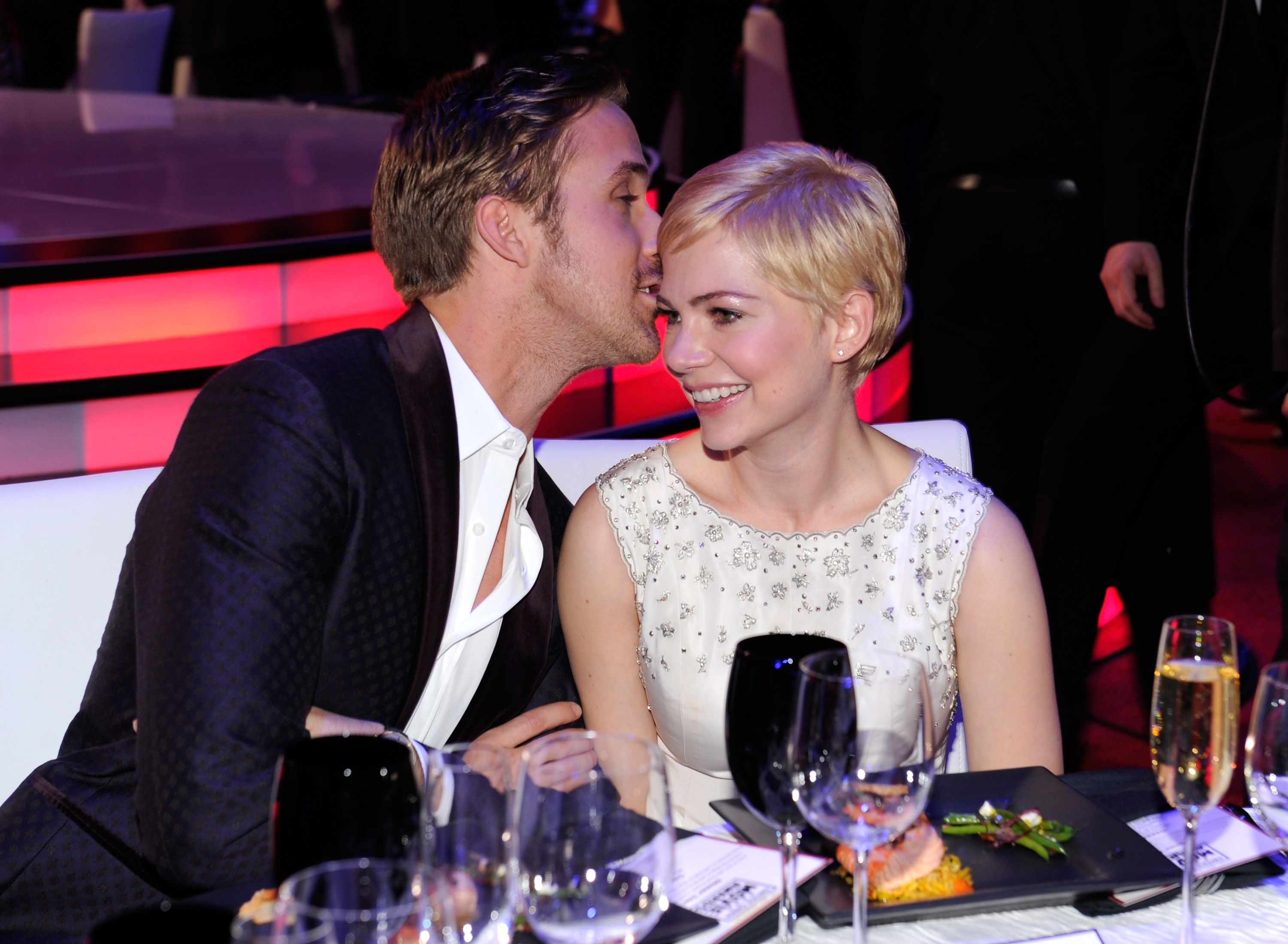 Ryan Gosling and Michelle Williams at an award ceremony