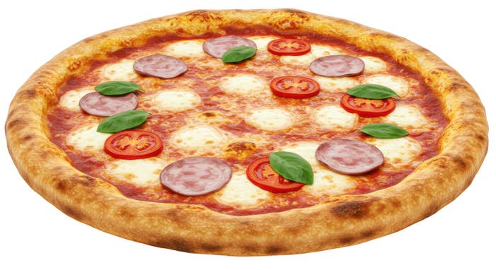 薄いクラストのピザに、モッツァレラ、トマトスライス、サラミ、バジルがトッピングされています。