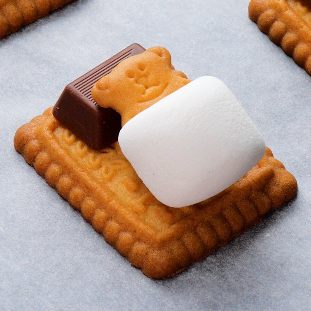 お布団で寝るクマさん♡マシュマロクッキー レシピ・作り方｜Tasty