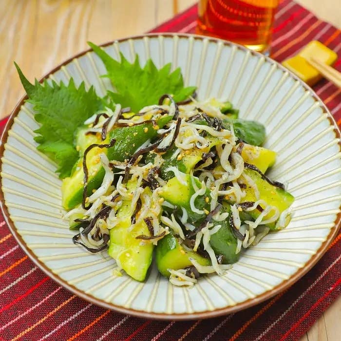 お手軽に作れる激ウマおつまみ「きゅうりとしらすとナムル」