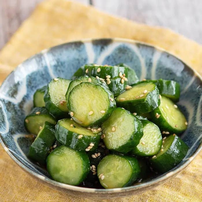 シャキシャキのきゅうりのにんにくめんつゆ漬け
