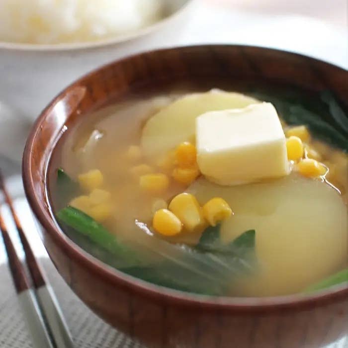 じゃがいもをゴロっと入れたじゃがバター風みそ汁