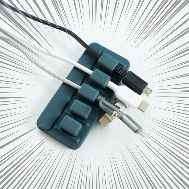 ラック付き一体型デスク | マグネットケーブルホルダー付き | Anker デスクの配線が綺麗にまとまるAnkerの「マグネット式 ケーブルホルダー