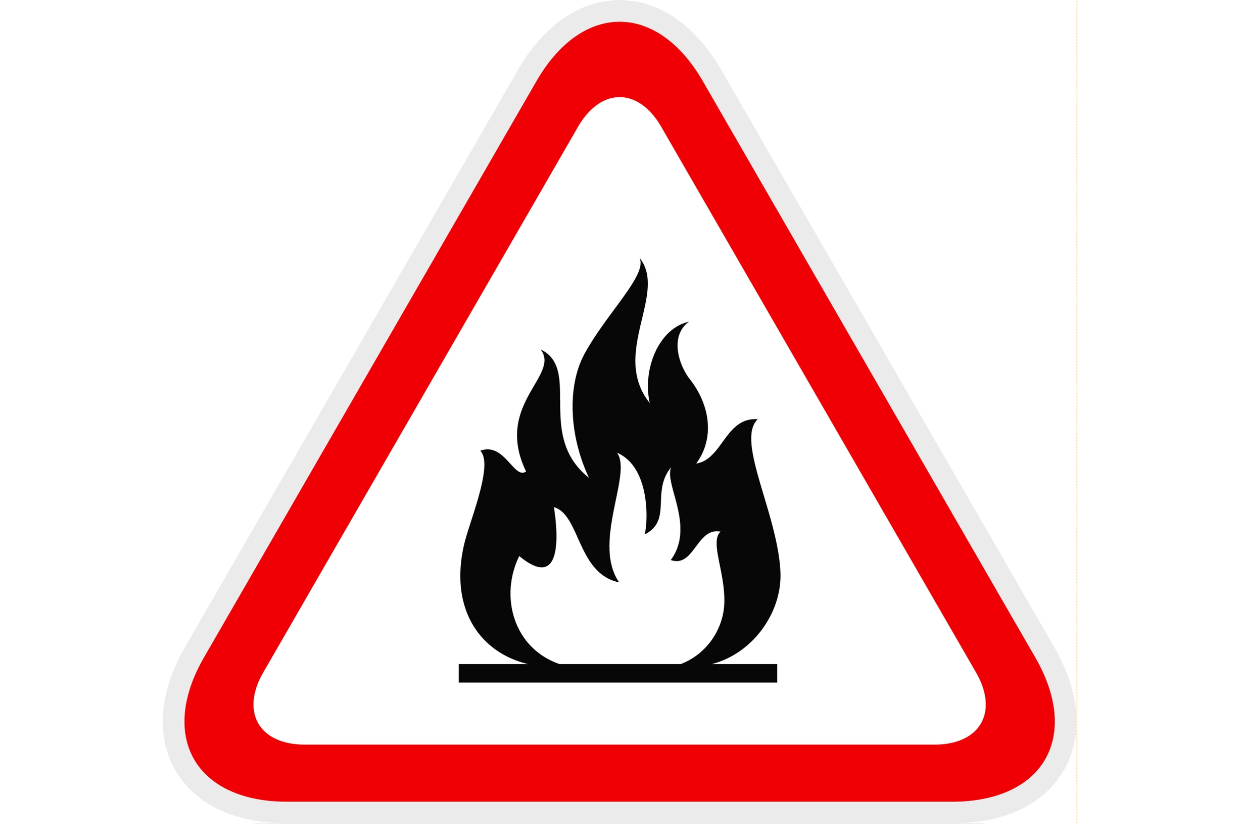 Triangulært advarselsskilt med et flammesymbol, som indikerer brennbart materiale