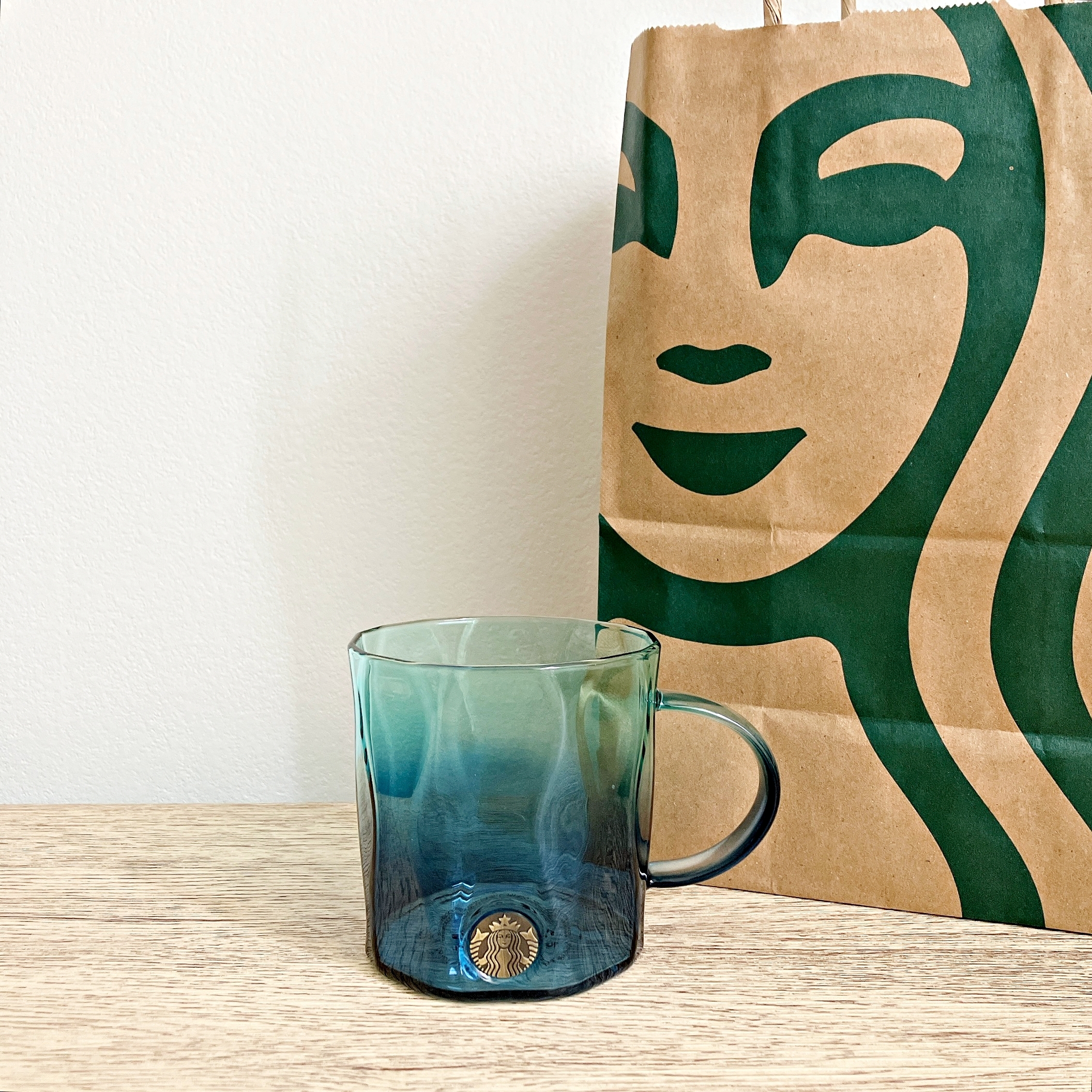 スタバ】一目惚れして即レジした！オンライン完売の「海みたいな