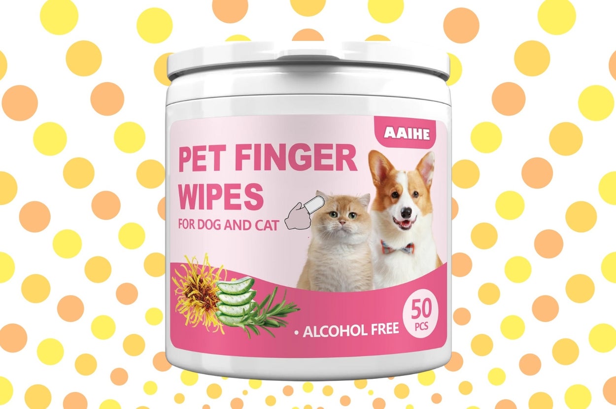 Container of pet finger wipes for dogs and cats, showing a cat, dog, and aloe illustration; labeled alcohol-free, 50 pieces