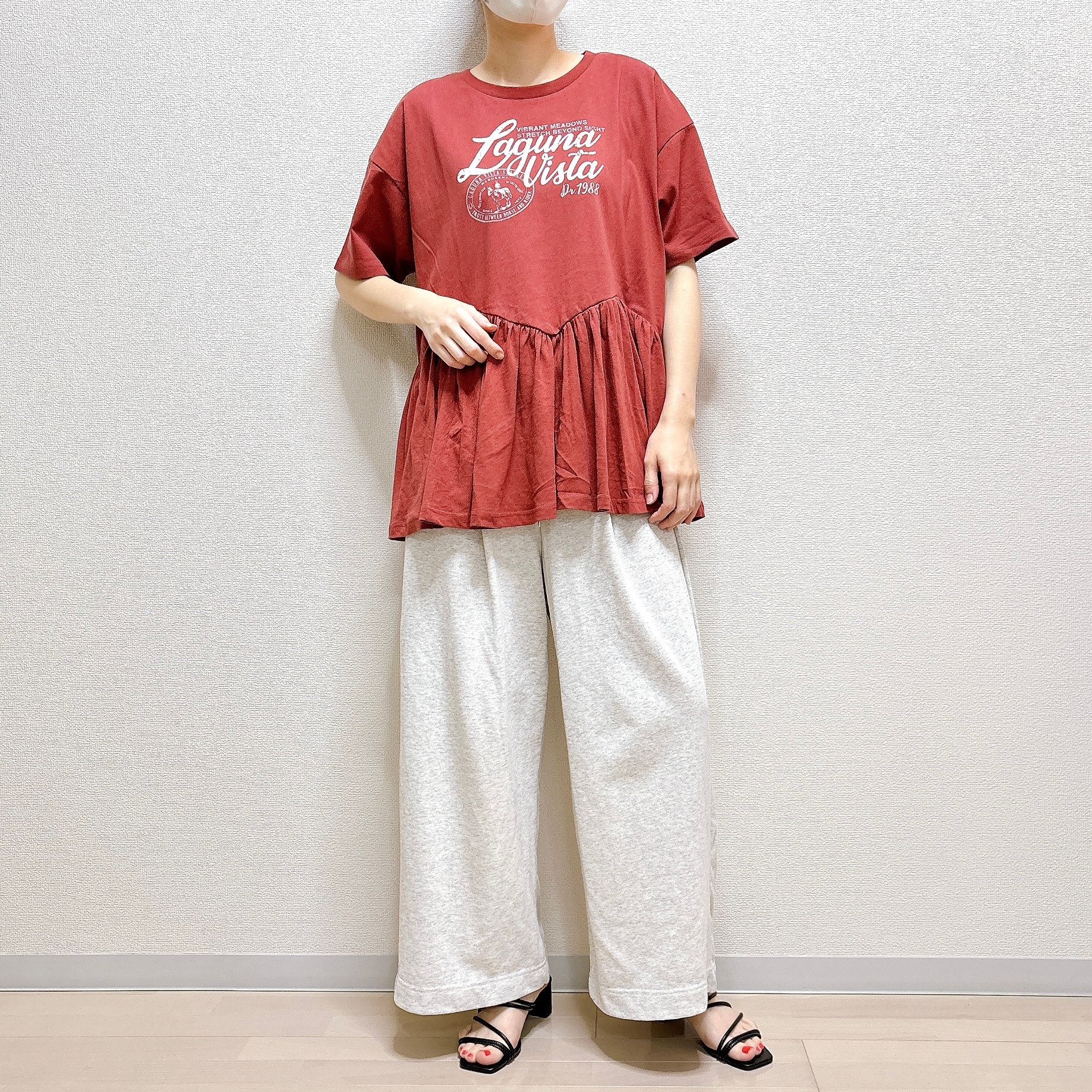 niko and...(ニコアンド)「フレアヘムプリントTシャツ」