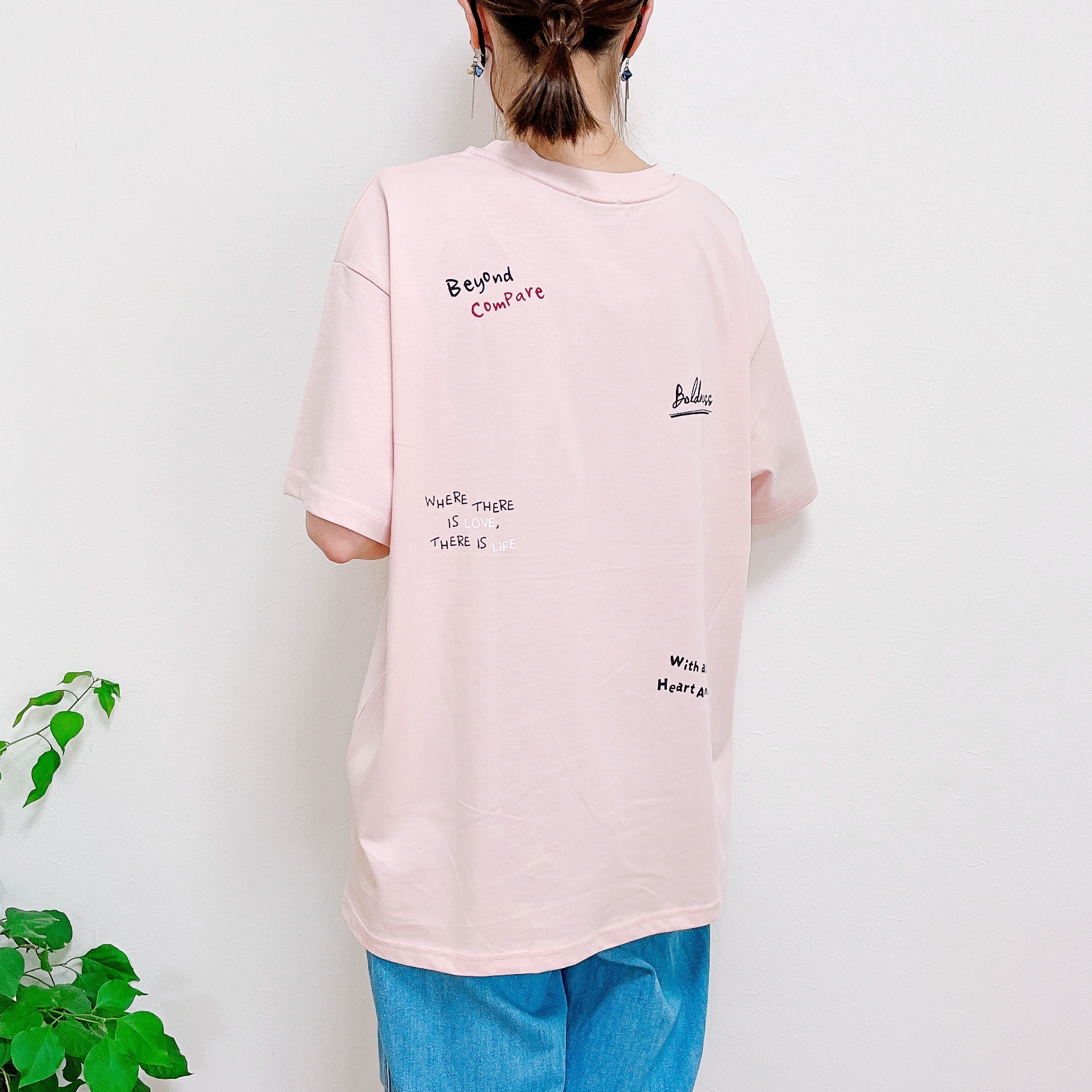 Honeys(ハニーズ)の「落書き風ロゴゆるTシャツ」