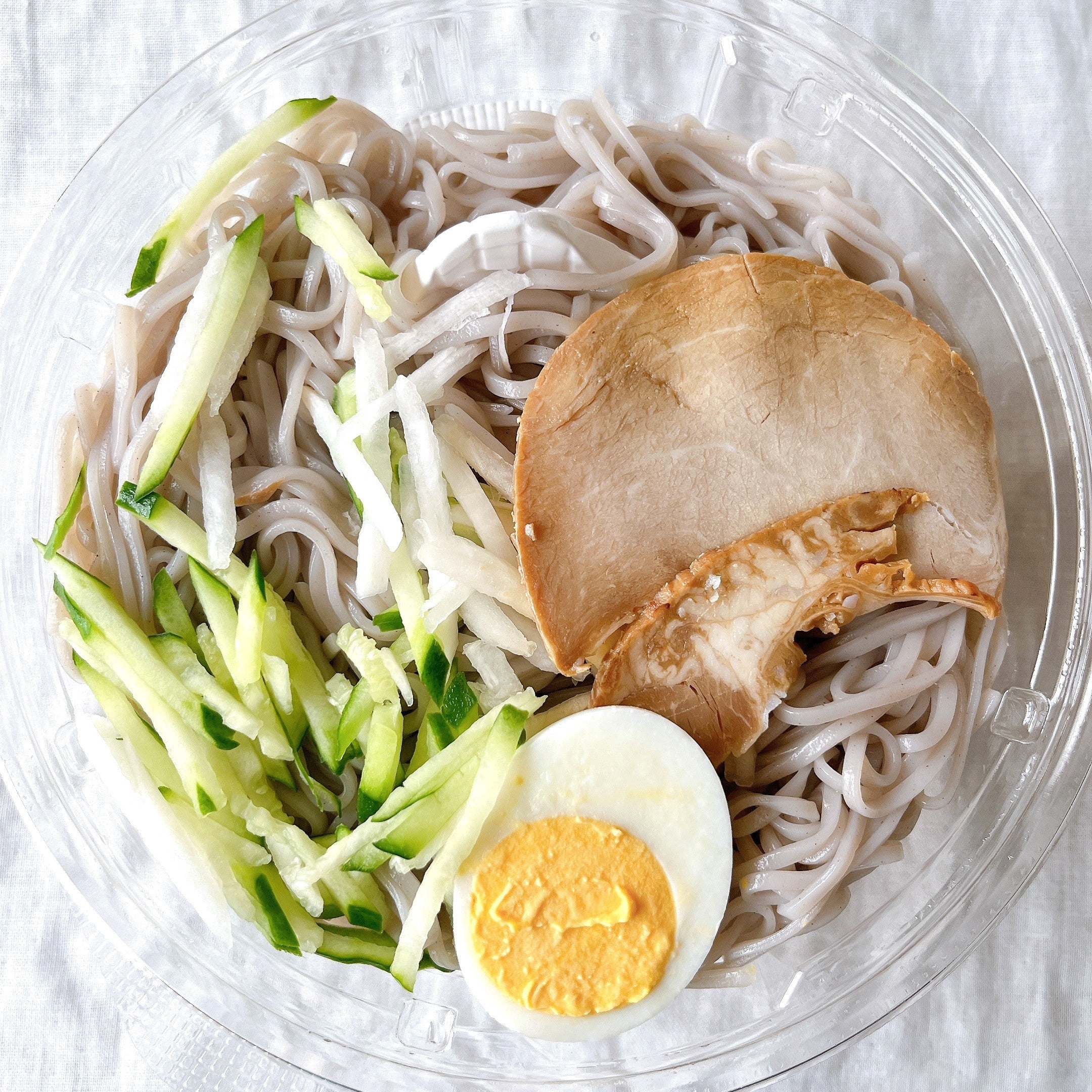 セブン】ひとくちでハマった…！もちもち食感の「ボリューム冷麺