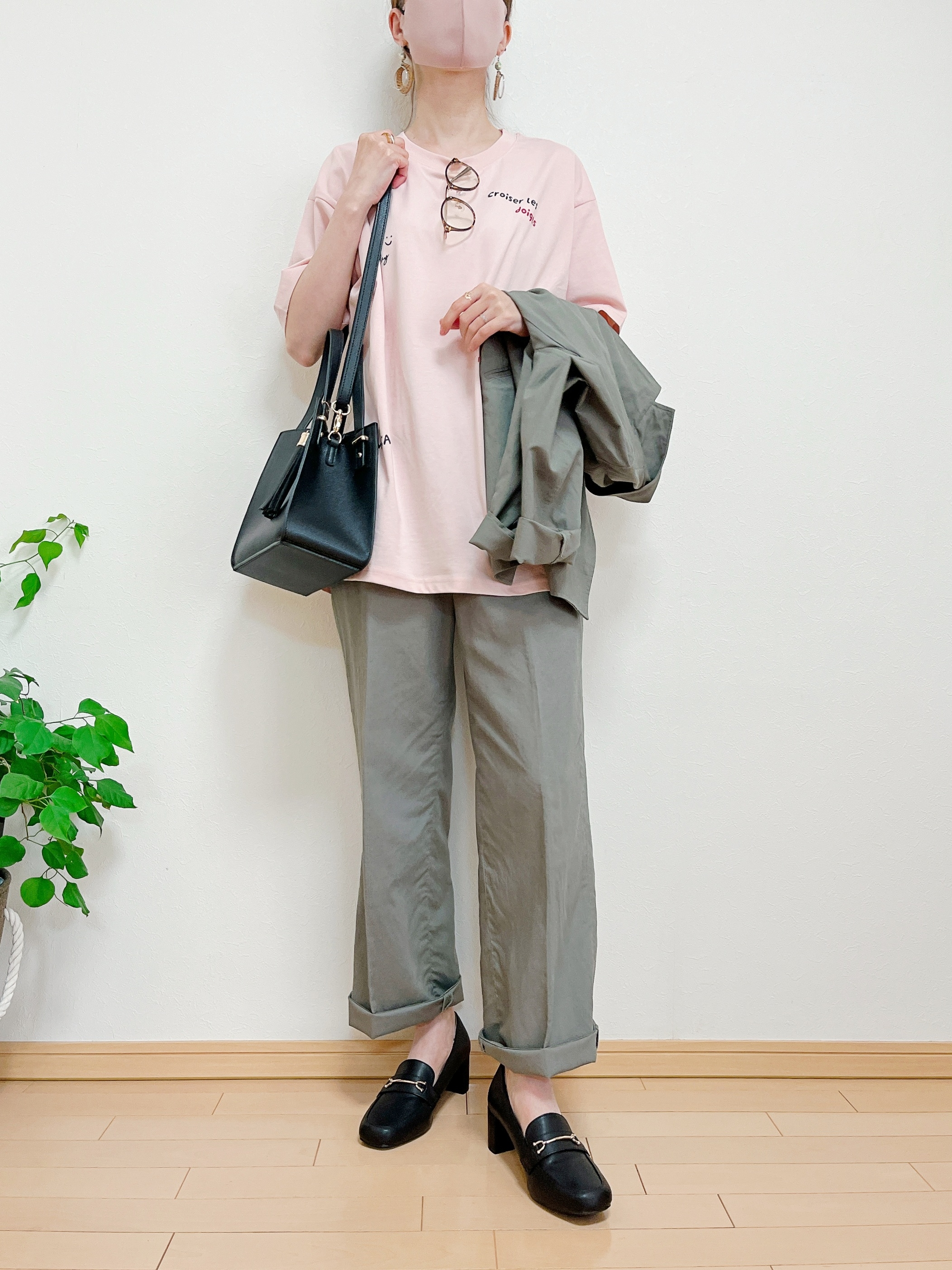 Honeys(ハニーズ)の「落書き風ロゴゆるTシャツ」