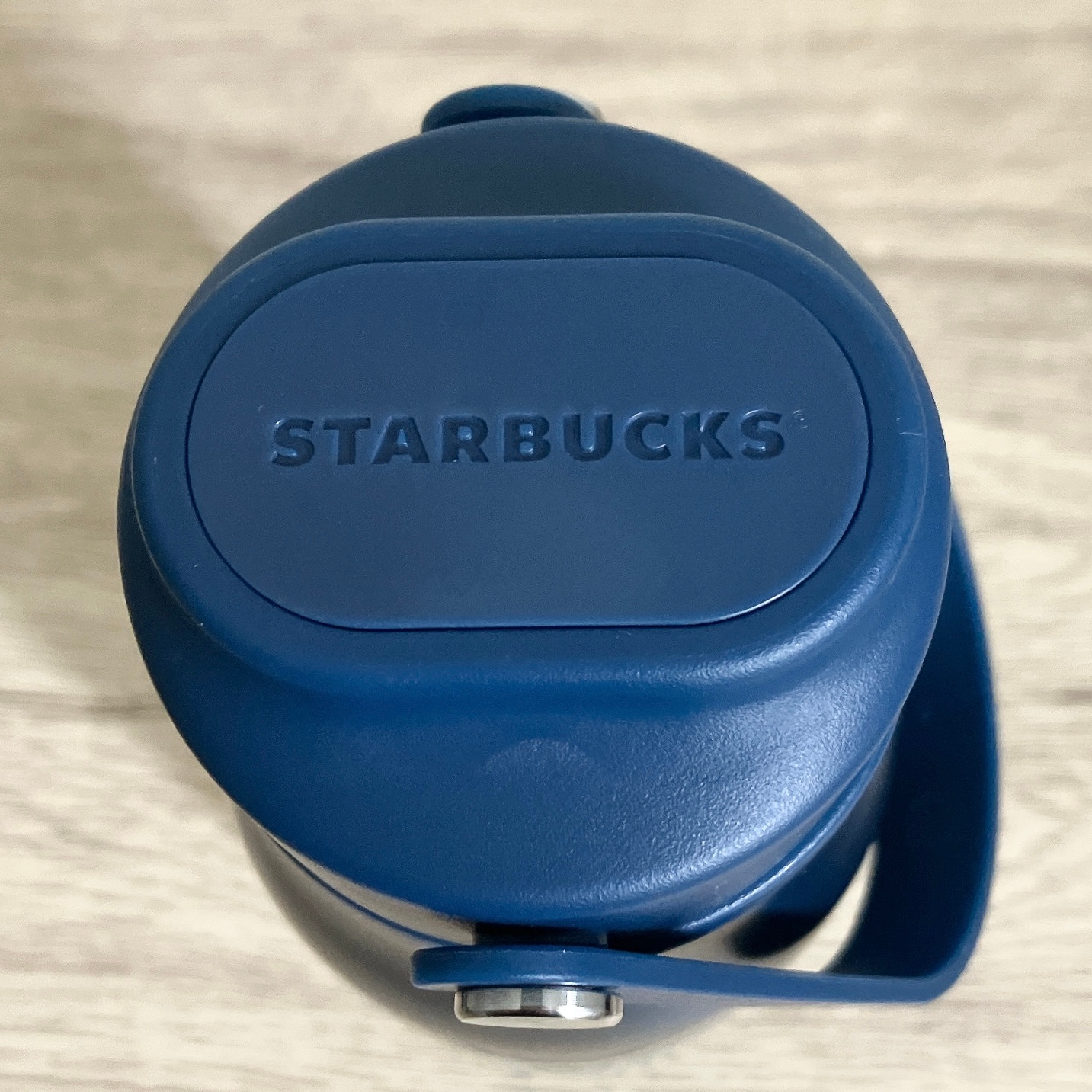 スタバ新作】まるで海のような「高見えボトル」に一目惚れ