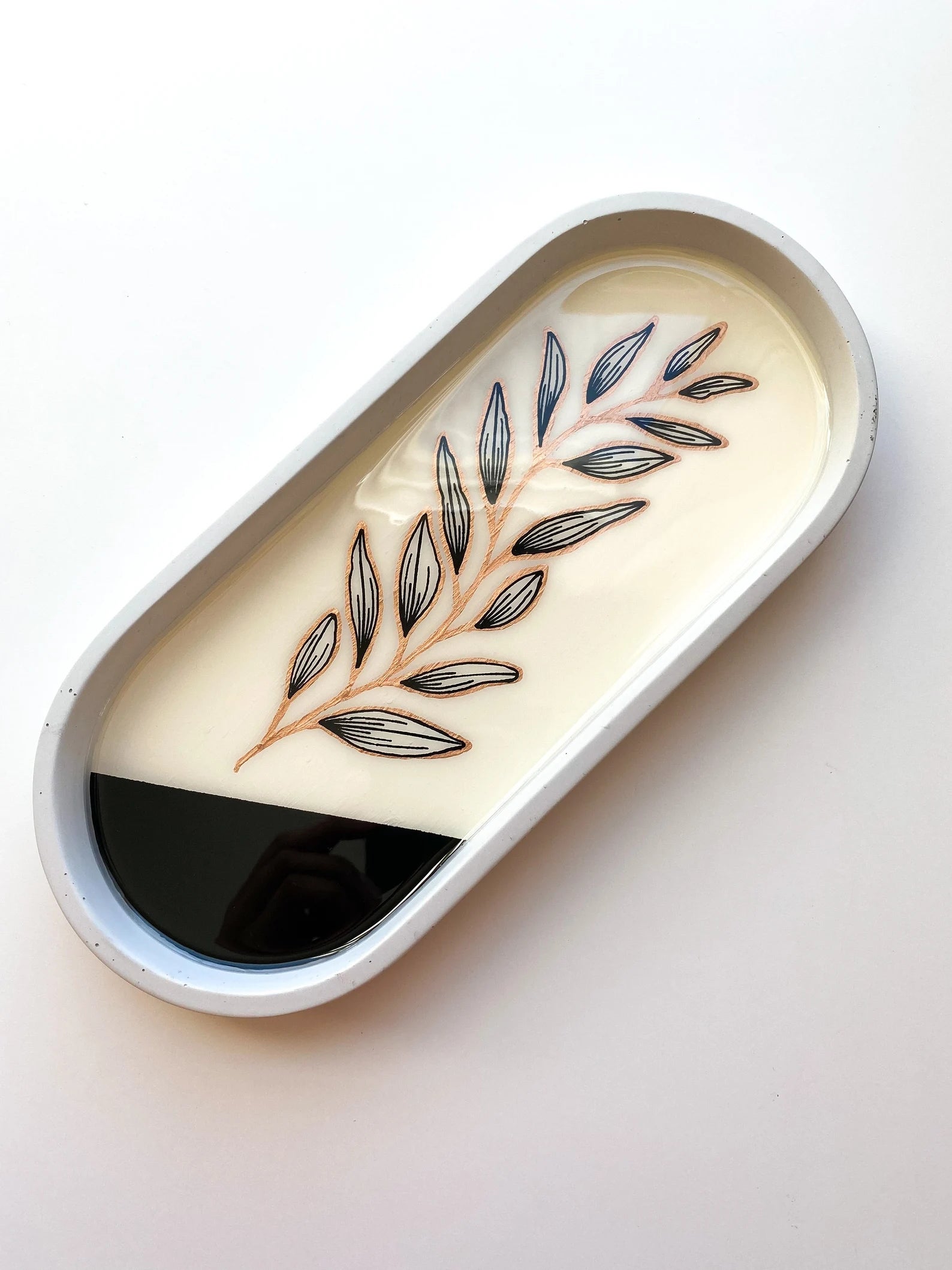 Oval tray with a leafage  design, featuring contrasting airy  and acheronian  sections. Ideal for stylish location  decor