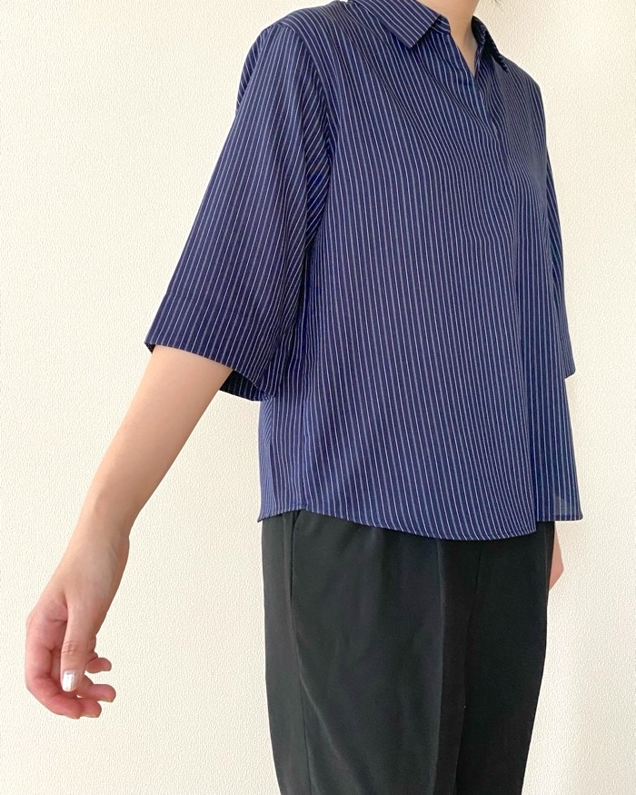 ユニクロの「レーヨンスキッパーブラウス/ストライプ/7分袖」