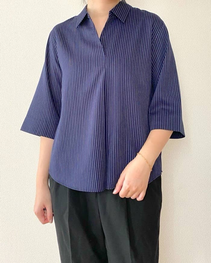 ユニクロの「レーヨンスキッパーブラウス/ストライプ/7分袖」
