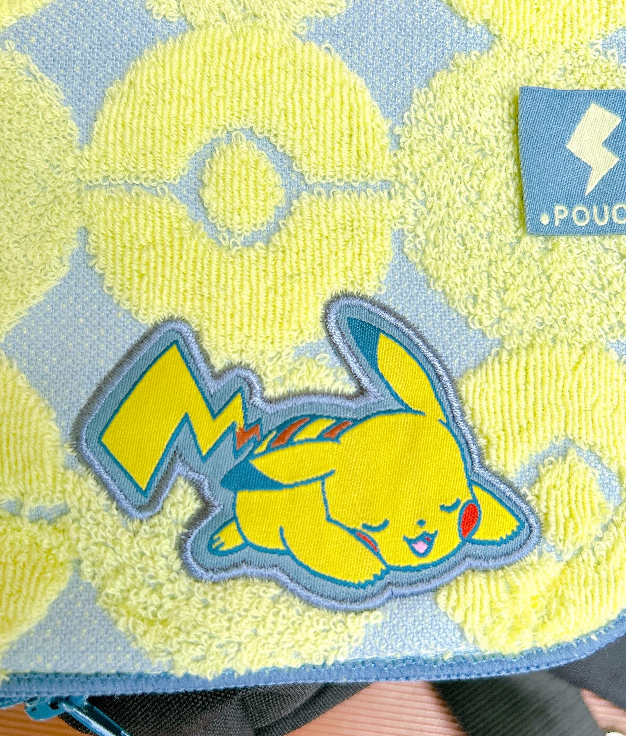 ポケモン】ピカチュウが超かわいい《タオルみたいな保冷ポーチ》が猛暑 