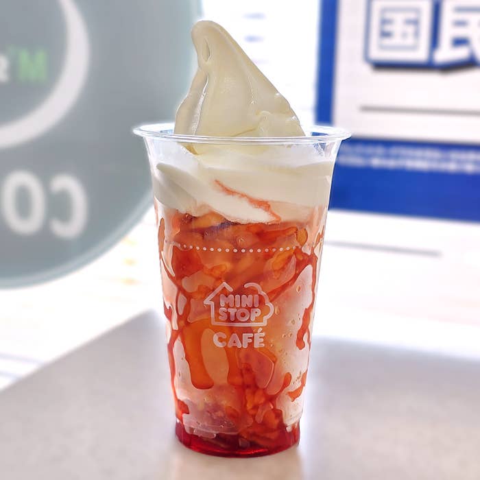 【ミニストップ】「さすがに神」「うーまーいーぞー!」ソフトクリーム×オレンジの『新作ハロハロ』がすごいことになってた!《実食レビュー》