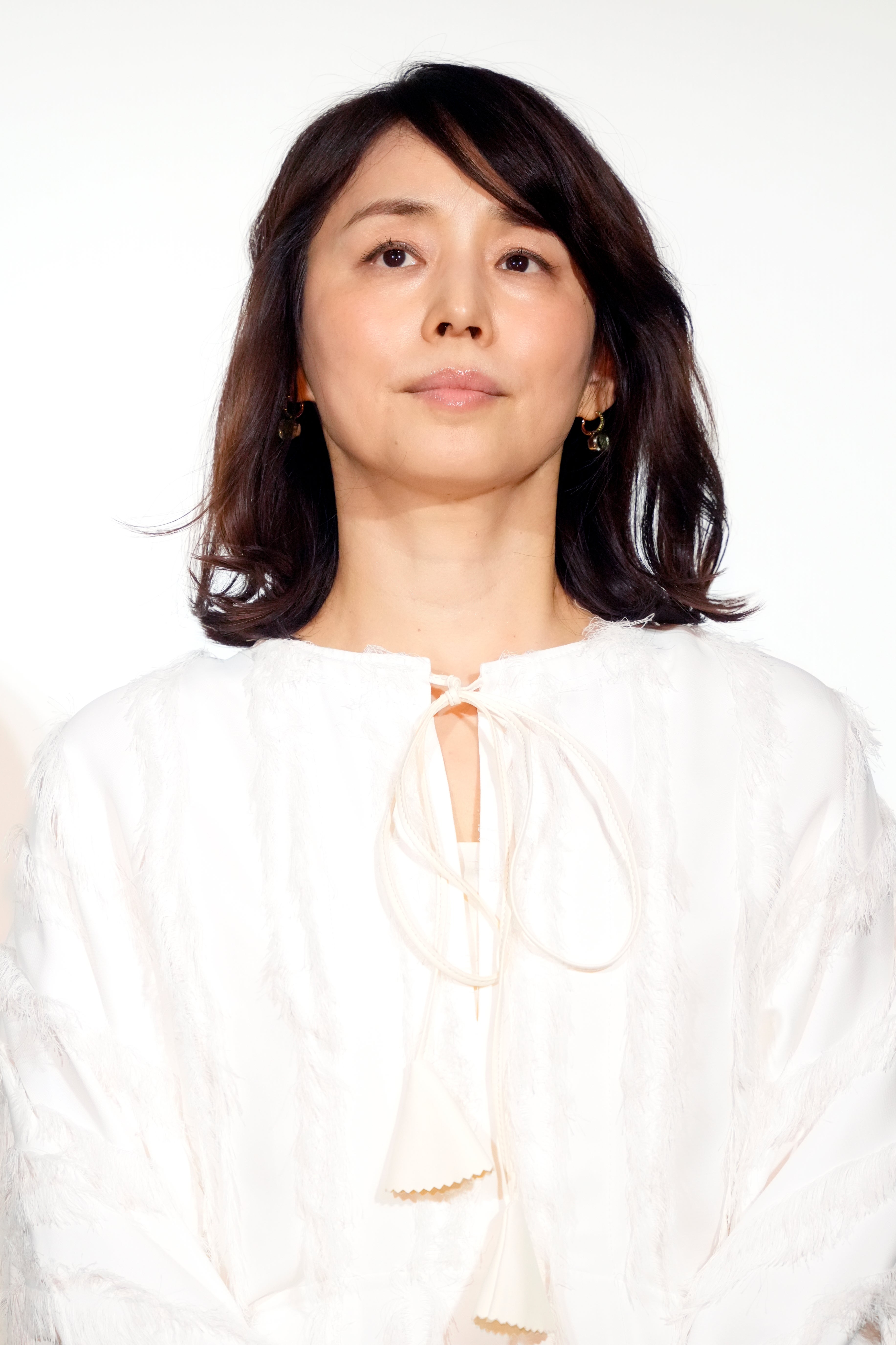 すごーーーい」石田ゆり子の開脚ストレッチ姿に驚きの声「めっちゃ