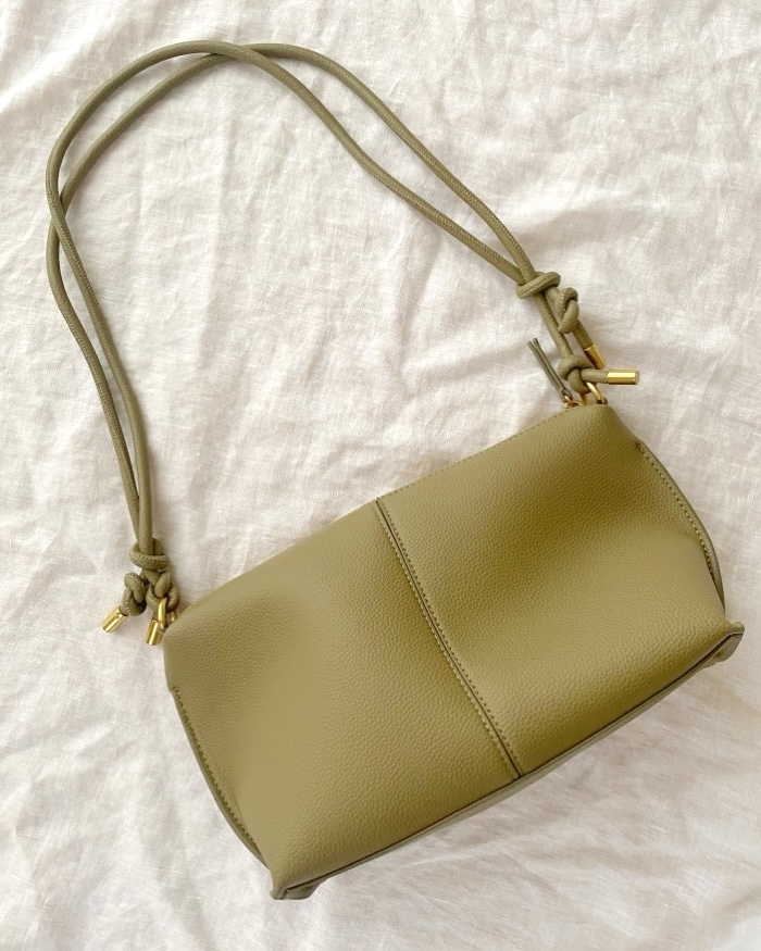 ZARAのセンスに惚れた！高級感たっぷりの「新作バッグ」本革みたいで