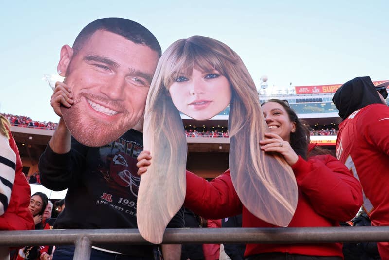 Social media erupted over a major detail that left fans convinced Taylor Swift and Travis Kelce have secretly gotten married-bich123