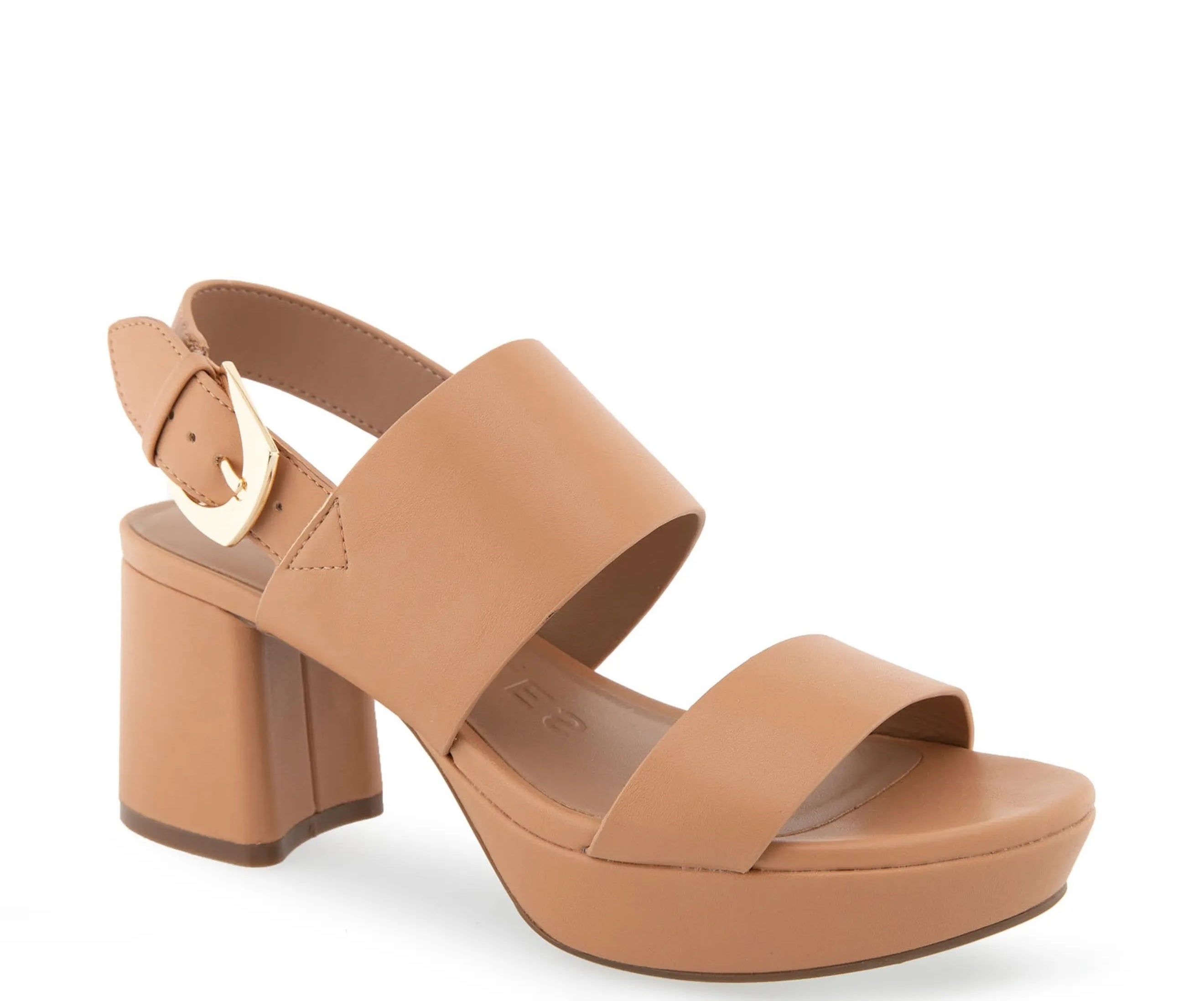 Block-heeled sandal with a wide strap and gold buckle, ideal for a stylish and comfortable shopping day