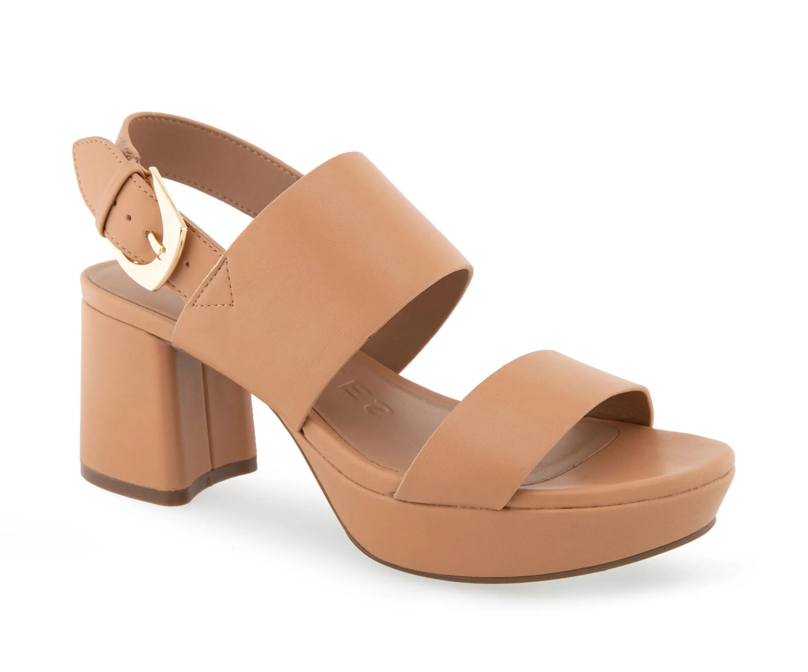 Block-heeled sandal with a wide strap and gold buckle, ideal for a stylish and comfortable shopping day