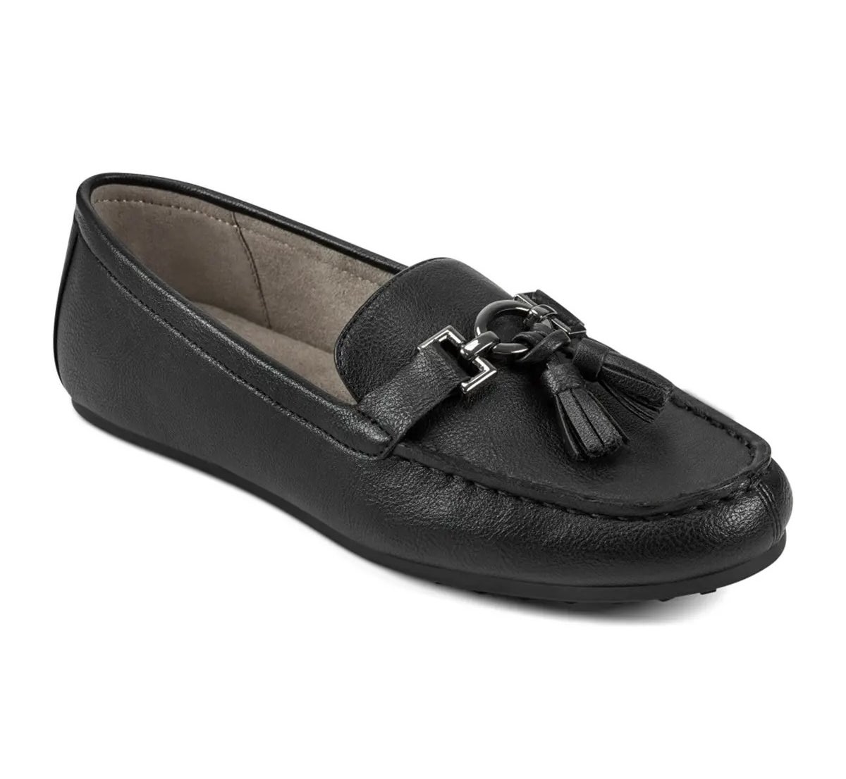 Black loafer with tassel detail and metal buckle, ideal for casual or semi-formal outfits