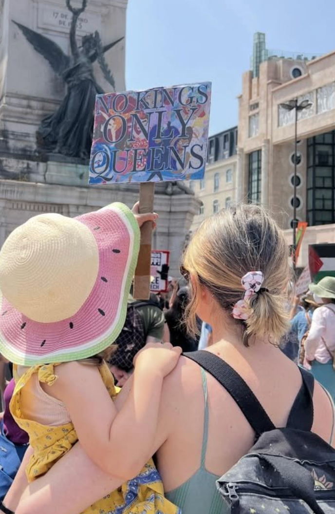 The 23 Absolute Best Signs From The "No Kings" Protests