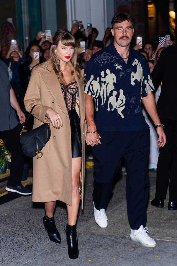 Taylor Swift walks with Travis Kelce
