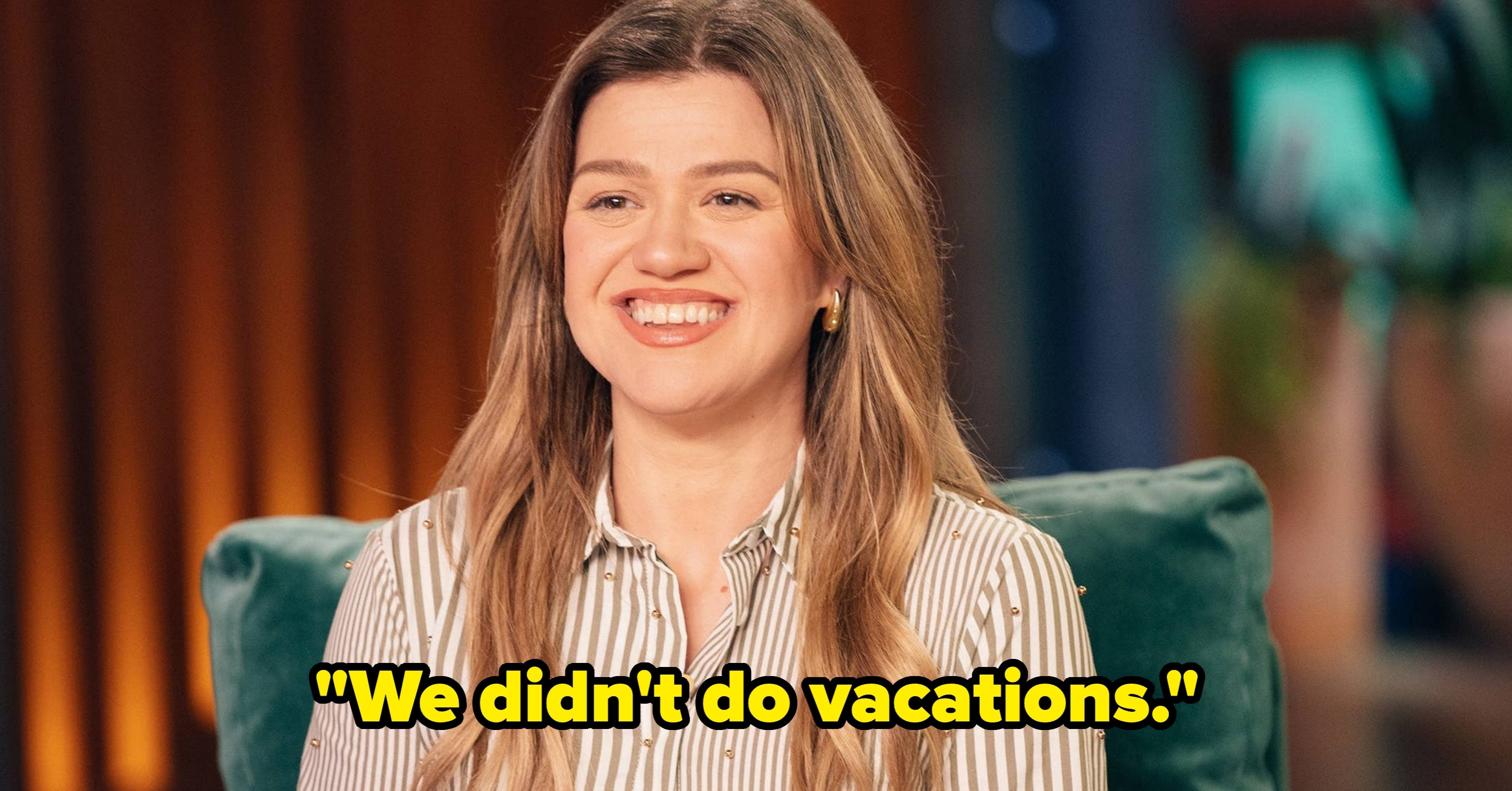 Kelly Clarkson Revealed Her Mom's Funny Vacation Photo Hack