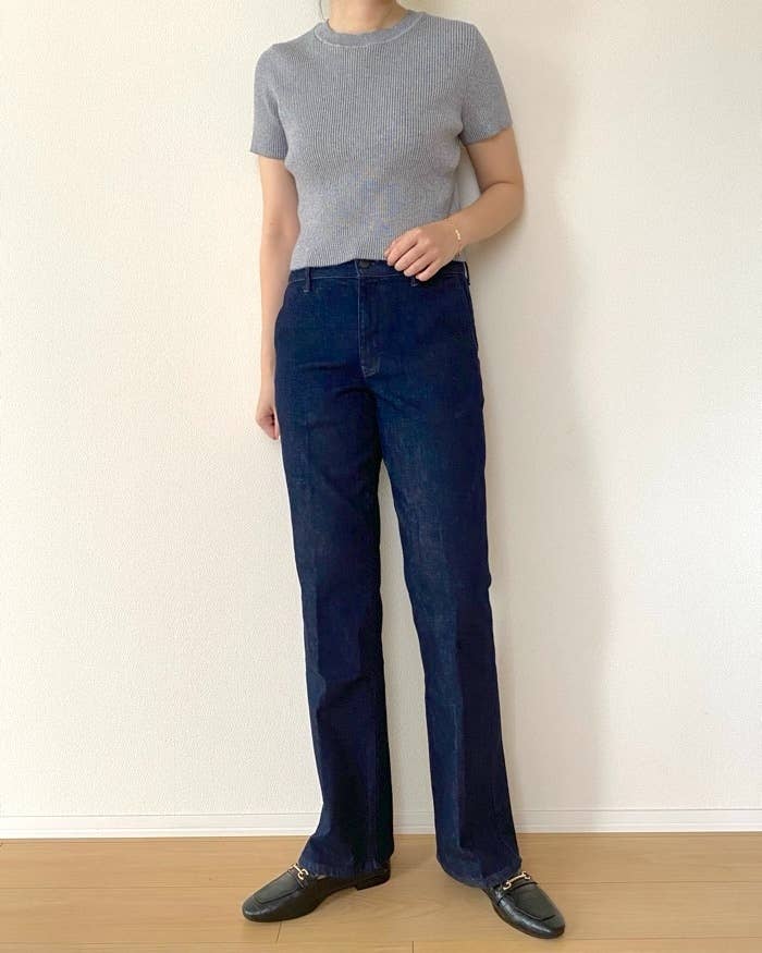 ユニクロの「スリムフレアトラウザージーンズ」