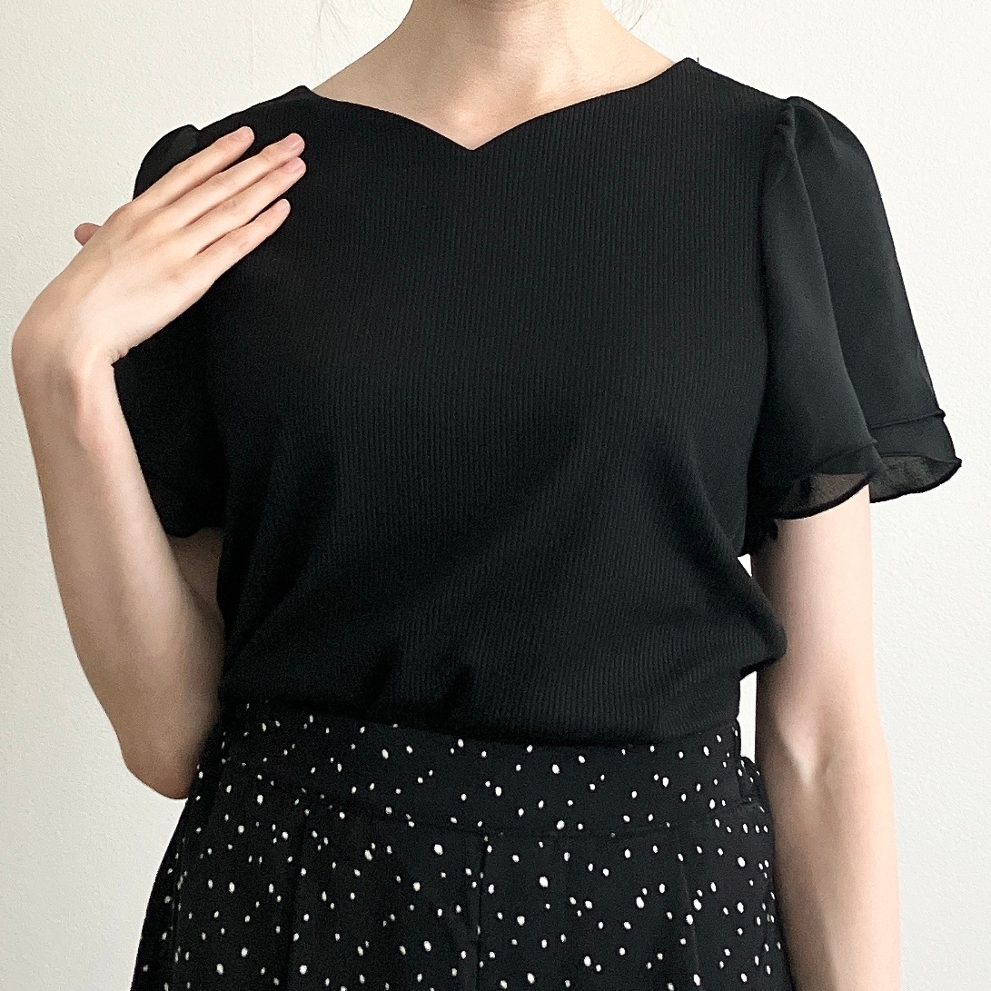 Honeys(ハニーズ)の「ハートネックトップス」