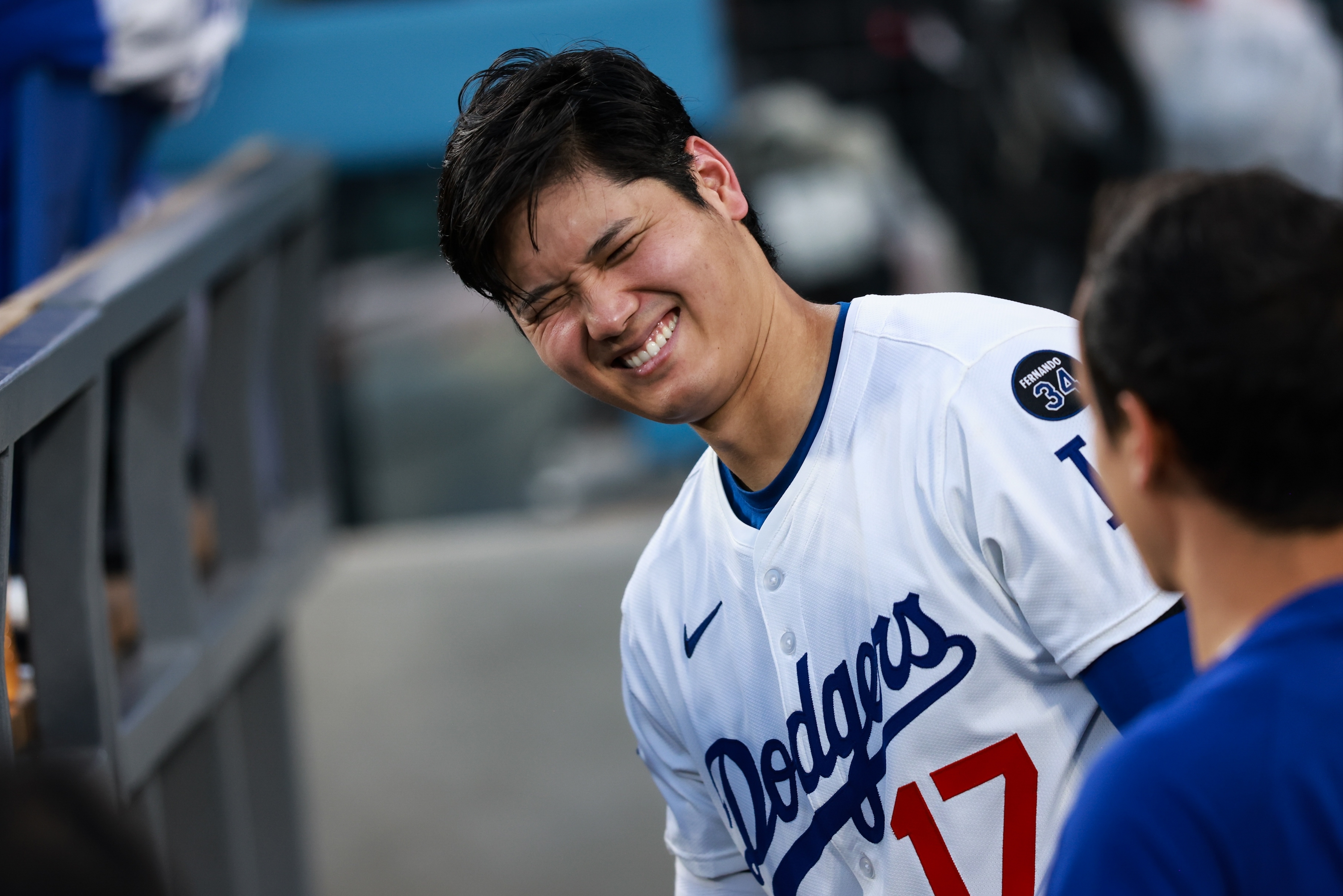 DvAjHDkg2.jpg?crop=2561:1708;