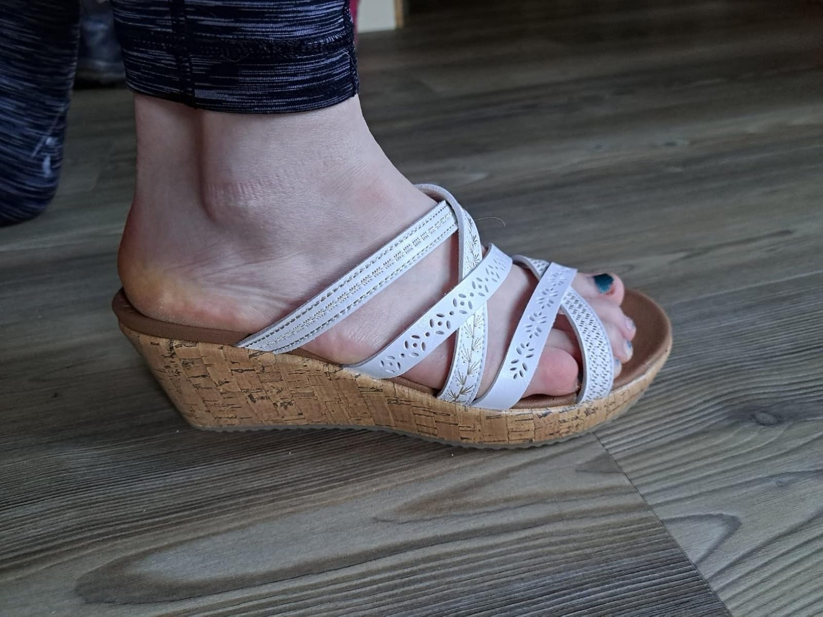 Awkward Toe 27 Comfy Pairs Of Sandals Reviewers Over 50 Adore