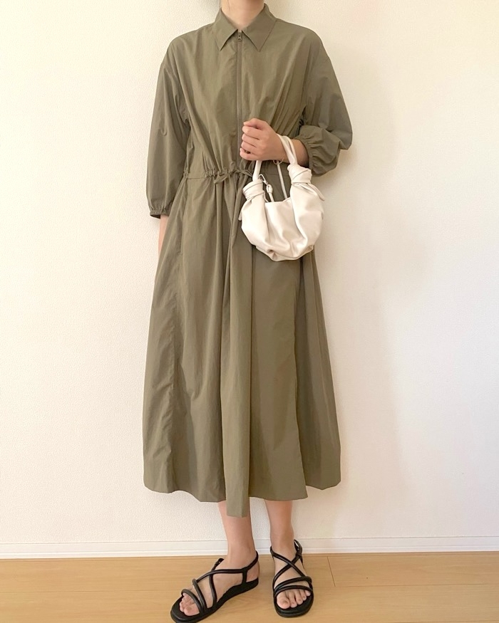 ユニクロの「ナイロンワンピース/7分袖」