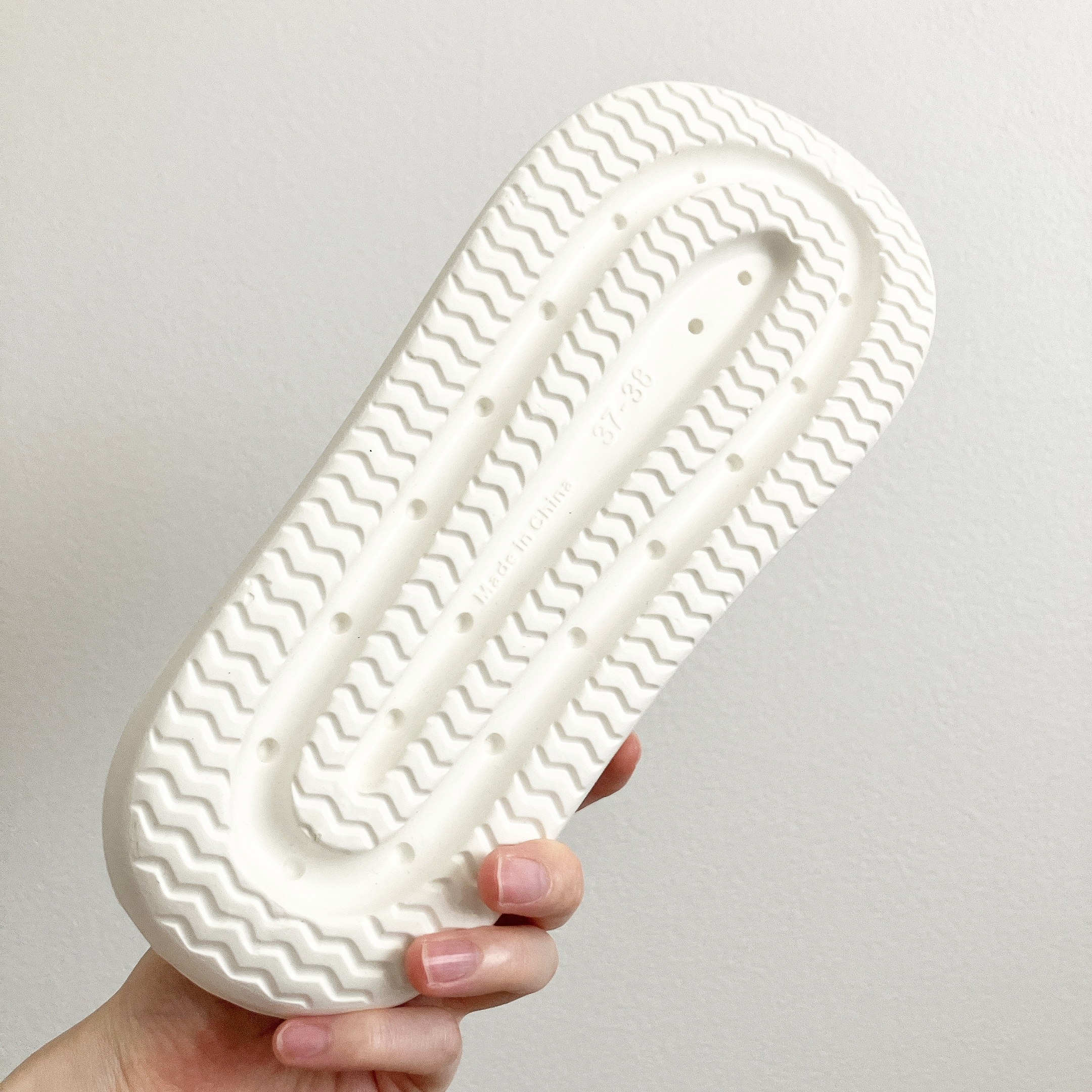Honeys(ハニーズ)の「軽量トングサンダル」