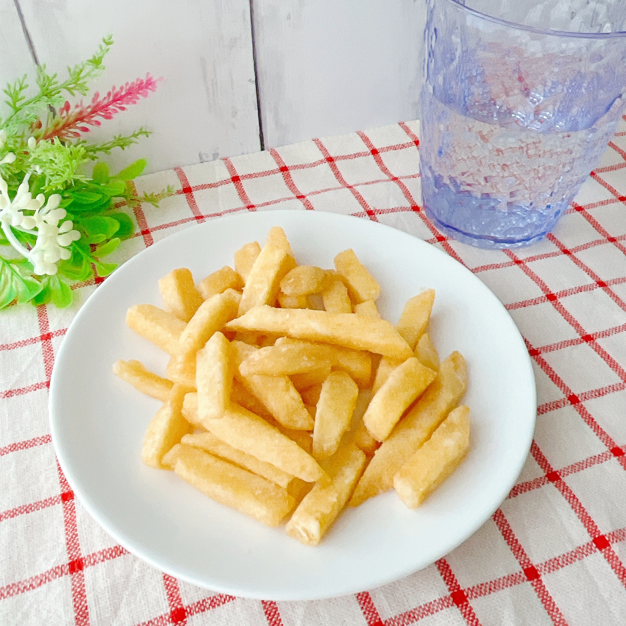 やばっ手が止まらん…！カルディの「さくさくポテト」がピリ辛で