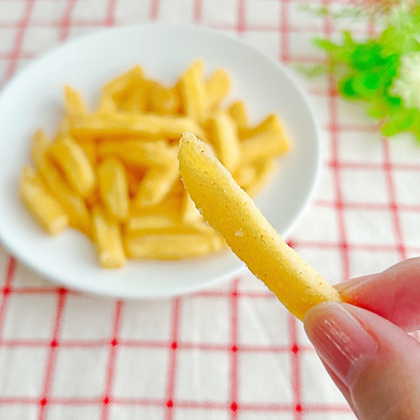 やばっ手が止まらん…！カルディの「さくさくポテト」がピリ辛で