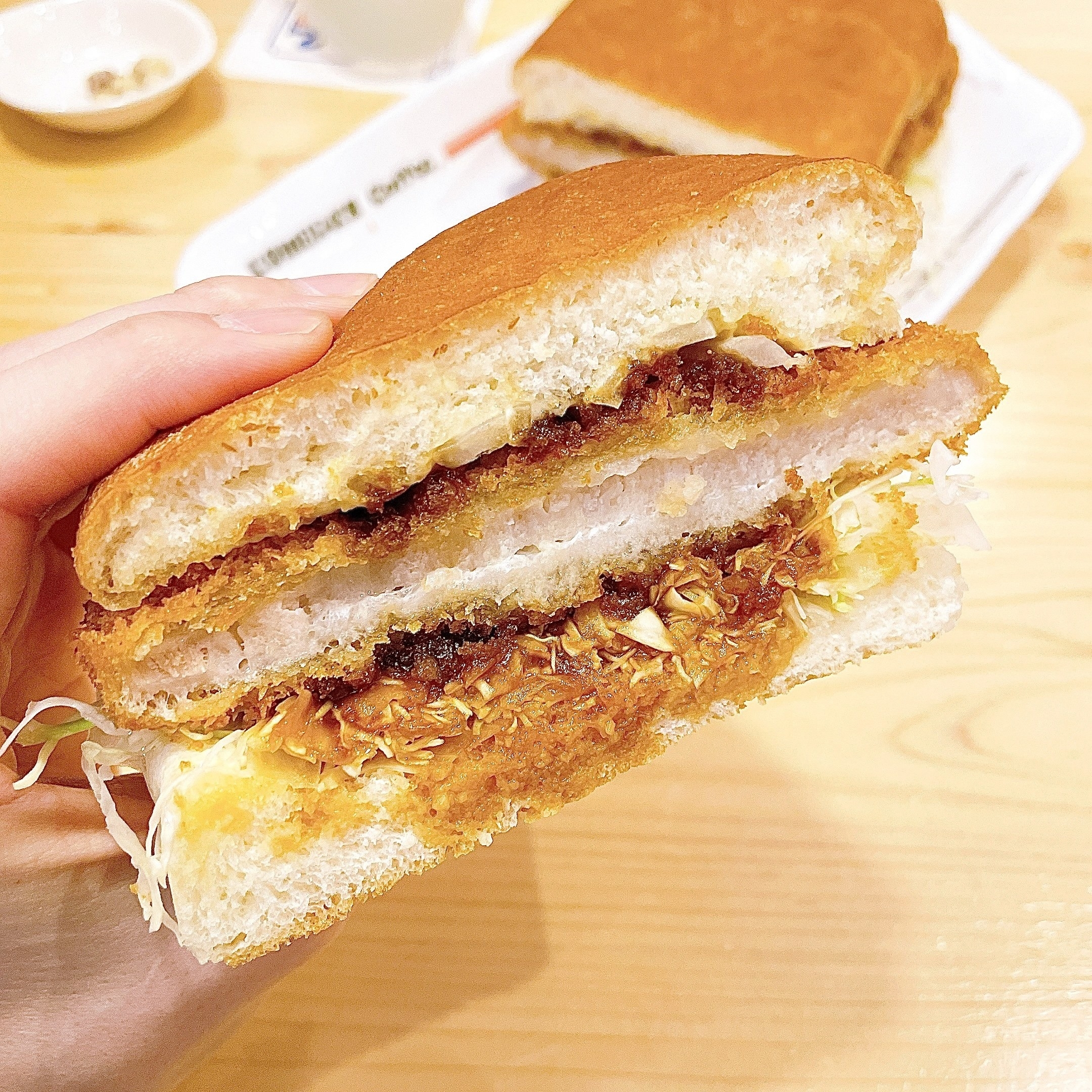 コメダの「みそカツパン」
