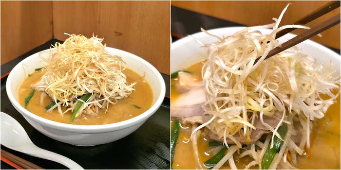 日高屋の「ボリューム満点ラーメン」ネギてんこ盛りすぎて笑った